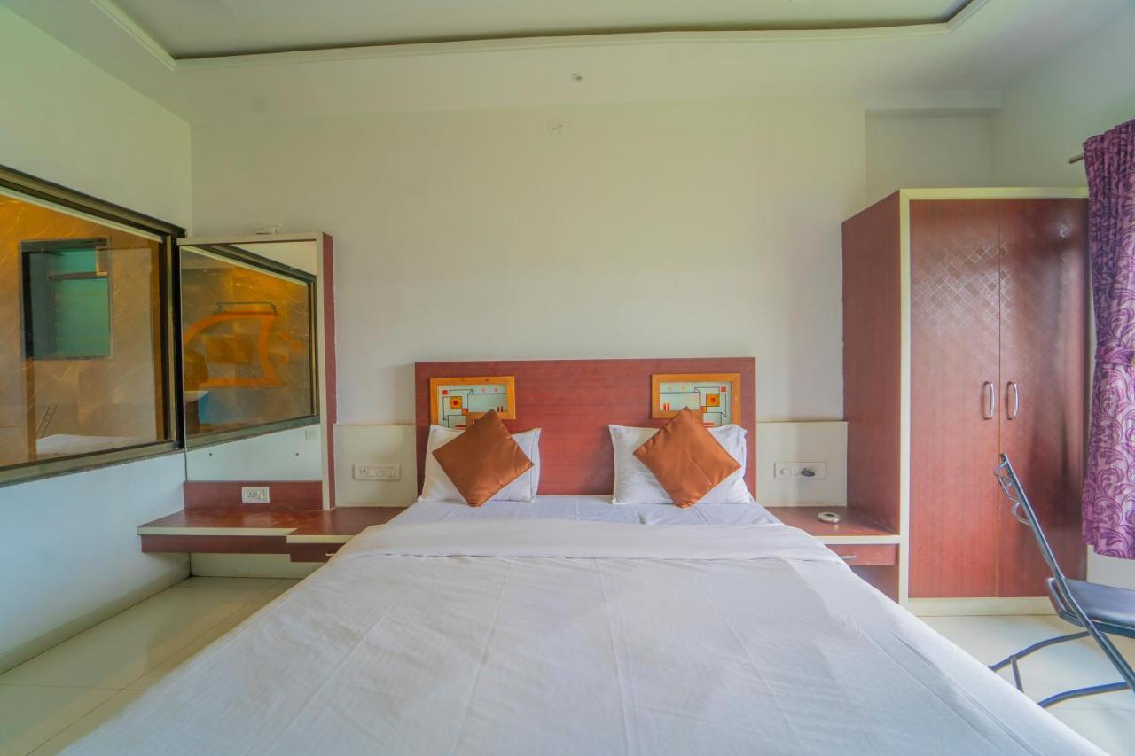 Veggies Residency & Pure Veg Restaurant Hotel Mahabaleshwar Exterior photo